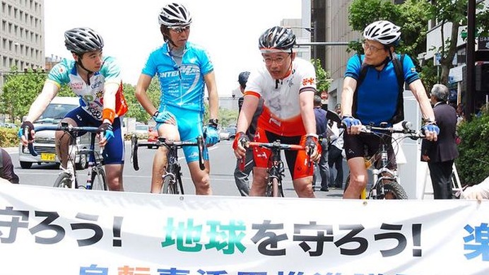　五代目自転車名人に衆議院議員、法務大臣の谷垣禎一さんが任命された。日本サイクリング協会会長、 自転車活用推進議員連盟会長などを務める同氏は国会きっての自転車愛好家。