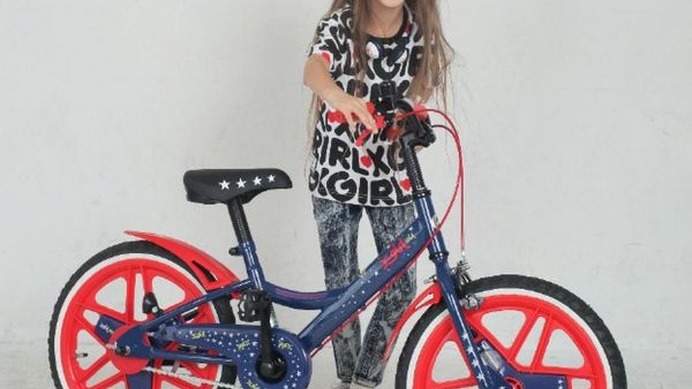 　幼児向け自転車市場は少子化の影響で縮小傾向にあるというが、各社は知恵を絞って魅力的なキッズバイクをリリースしている。ブリヂストンサイクルは、トレンドに敏感なハイセンスママに向けて、従来あるキャラクター系自転車とは差別化された新たな市場の開拓と取り込