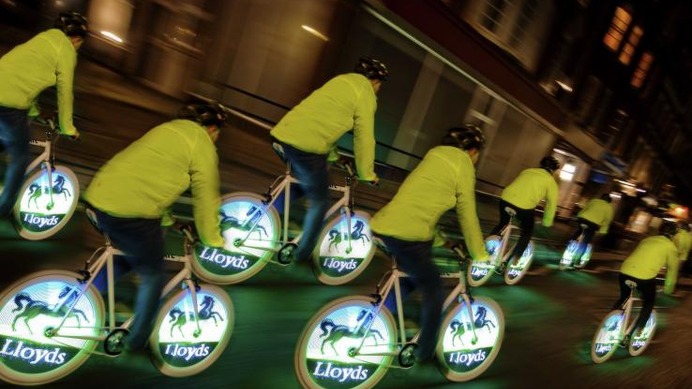英国発の自転車ホイールを使った広告配信サービス「Electro Bike」が日本に上陸