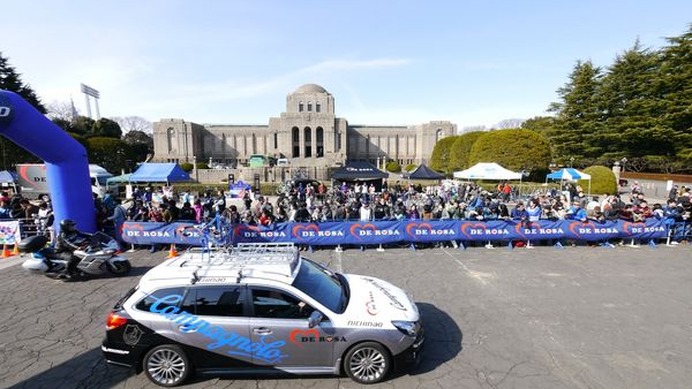 第8回明治神宮外苑大学クリテリウムが2月16日に東京の明治神宮外苑で開催される。マスターズクリテリウム、小中学生タイムトライアルなど大学生以外の参加カテゴリーの申込みは1月21日。2014年はタイムトライアルにハンドサイクル部門が加わっている。