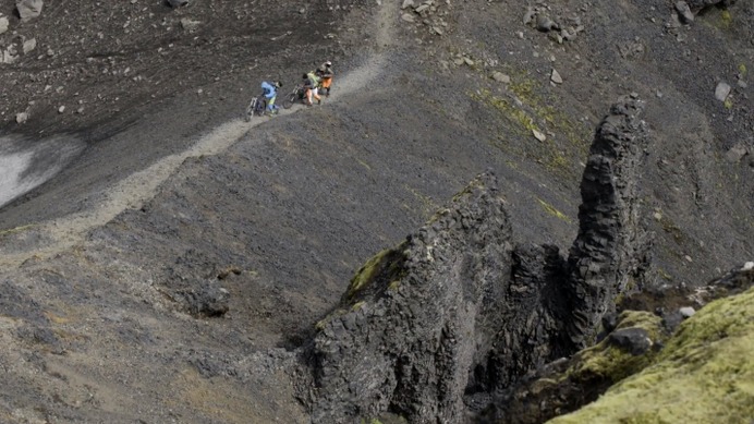 アイスランドをMTBで行く場合はまさに大自然の脅威にさらされるアドベンチャー