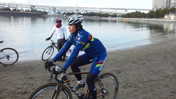 ソチオリンピックでは連日熱戦が繰り広げられているが、この冬季オリンピックに自転車競技のシクロクロスを正式種目として採用してはどうかという議論が行われている。国際オリンピック委員会のトーマス・バッハ会長と国際自転車競技連合のブライアン・クックソン会長の