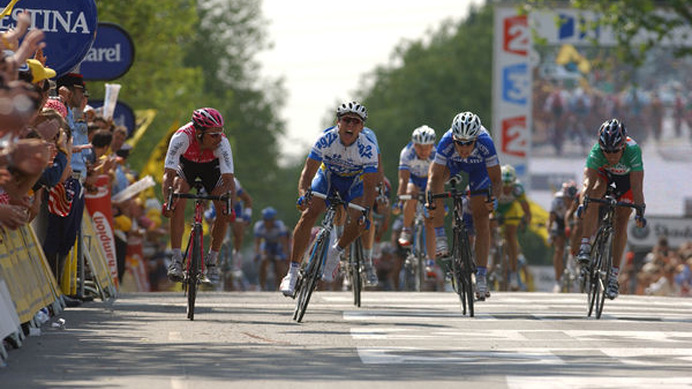 ベルギーのワーテルローからフランスのバスクアルまでの２１０キロで行われた第３ステージは、フランスのジャンパトリック・ナゾン（27）＝ＡＧ２Ｒ＝がゴール勝負を制して優勝。