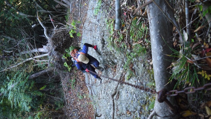 湯沢挟～篭岩のハイキングは、鎖場がたくさん！岩登りの練習にはもってこいのコース。