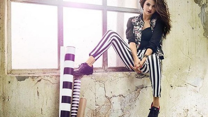 アディダスは、デイリースポーツカジュアルを提案するアディダス ネオ レーベル（adidas NEO Label）より、2014年春夏の新コレクションを発表した。

同ブランドのゲストデザイナーであり、グローバル・スタイルアイコンのセレーナ・ゴメス（Selena Gomez）によるデザイ