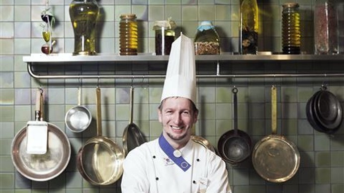 レストランの格付けで有名なミシュラン社の2014年フランス版「ミシュラン」の星の格付けが2月24日に発表され、新たにモンテカルロ・ビーチホテル内のイタリアンレストラン「エルザ」が1つ星を獲得した。