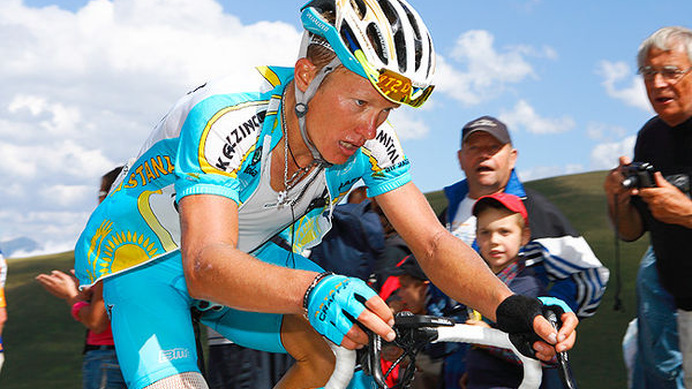 　ツール・ド・フランスは7月23日、ピレネーの山岳ステージである第15ステージを行い、カザフスタンのアレクサンドル・ビノクロフ（33＝アスタナ）が独走を決めて優勝。第13ステージに続く勝利で、大会通算では5勝目。
　首位のミカエル・ラスムッセン（33＝デンマーク