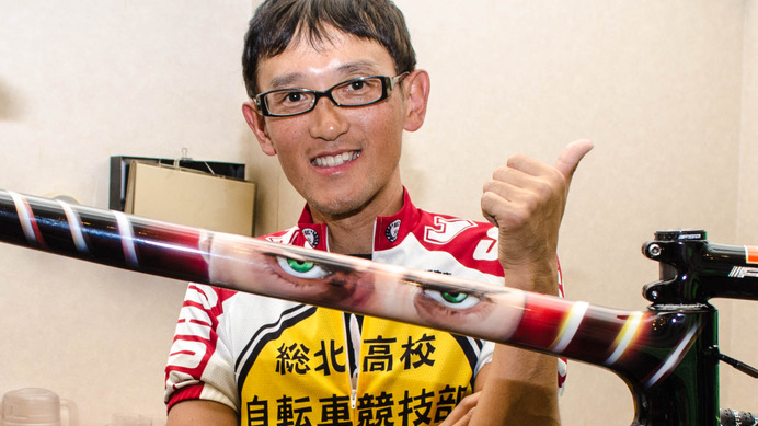 シクロクロス東京15 弱虫ペダル作者 渡辺航がチャリティサコッシュ販売 サイン会を実施 Cycle やわらかスポーツ情報サイト