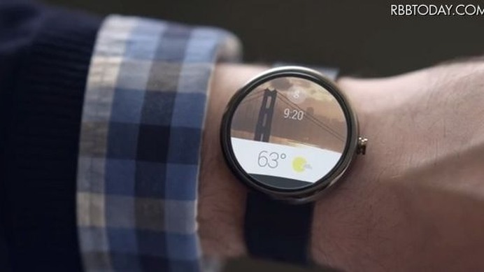 米Googleは18日（現地時間）、ウェアラブル端末向けのプラットフォーム「Android Wear」を発表した。Motorola、韓国LG電子などが今夏に腕時計型の搭載端末を発売する。