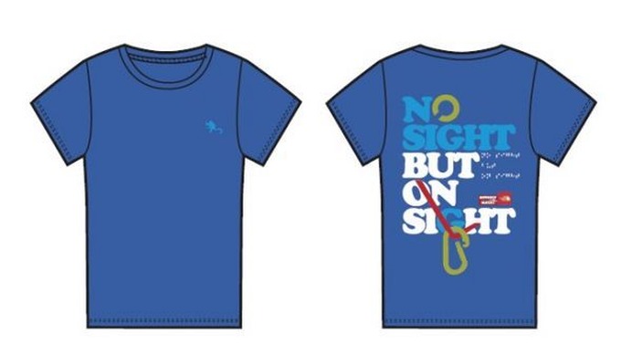 ゴールドウインの「THE NORTH FACE（ザ・ノース・フェイス）」は、視覚障がい者のクライミングをサポートするNPO法人「モンキーマジック」を支援するTシャツを、4月上旬より販売開始する。