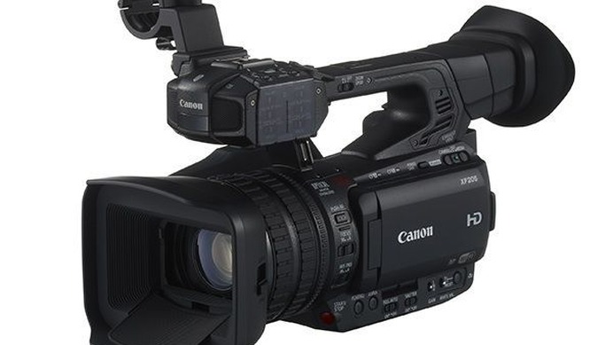 キヤノンは、基本性能を大幅に向上させた小型の業務用フルHDビデオカメラ「XF205」を7月中旬より発売する。