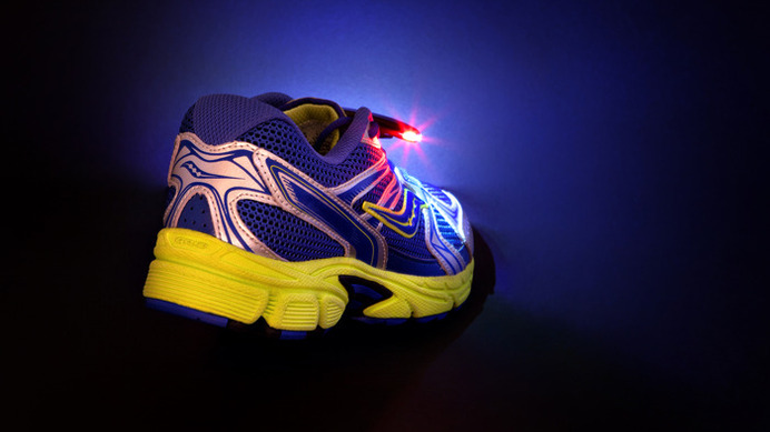 シューズ装着ライトで夜のランニングを安全に「Night Runner 270 Shoe Lights」…米オークランド発