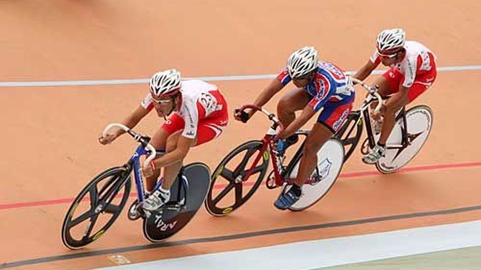 　第27回アジア自転車競技選手権大会・第14回ジュニア・アジア自転車競技選手権大会は9月4日、タイのバンコクで大会2日目を迎え、エリート男子のポイントレースで盛一大（24＝愛三工業）が2位、飯島誠（36＝ブリヂストン・アンカー）が3位になった。