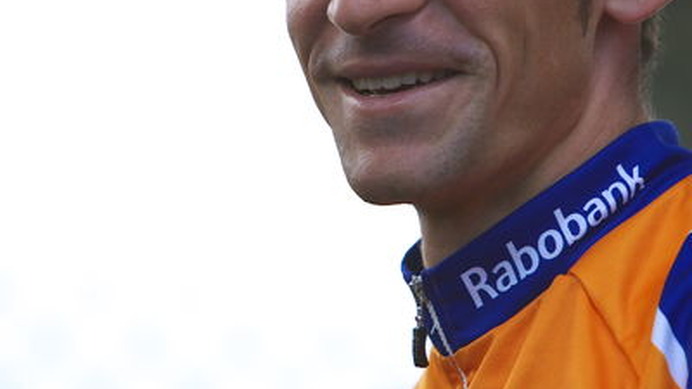　ブエルタ・ア・エスパーニャは8日、D.O.カリニェナ～サラゴサ間52.2kmで第8ステージとして個人タイムトライアルを行い、ベアト・グラブシュ（32＝ドイツ、Tモバイル）がトップタイムで優勝した。総合成績では前日までの5位ステイン・デボルデル（28＝ベルギー、ディス