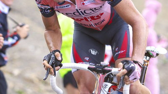 　ブエルタ・ア・エスパーニャは9月10日、ベナスケをスタートし、ピレネー山中の小国アンドラにゴールする214kmの第10ステージが行われ、前日に総合トップに躍り出たロシアのデニス・メンショフ（29＝ラボバンク）が、オーストラリアのカデル・エバンス（30＝プレディク