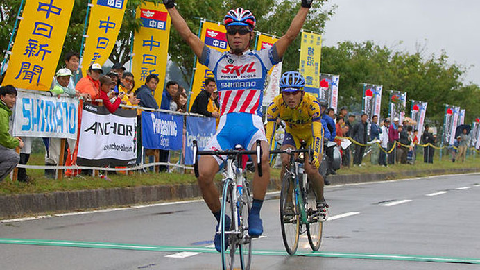 　国内実業団選手が参加する自転車ロードレースのJツアー2007シリーズは、9月30日に第11戦として第3回全日本実業団サイクルロードレースin飯田が長野県飯田市で開催さ 
れ、スキル・シマノの土井雪広（24）がチームミヤタの増田成幸（23）とのスプリント勝負を制して2連