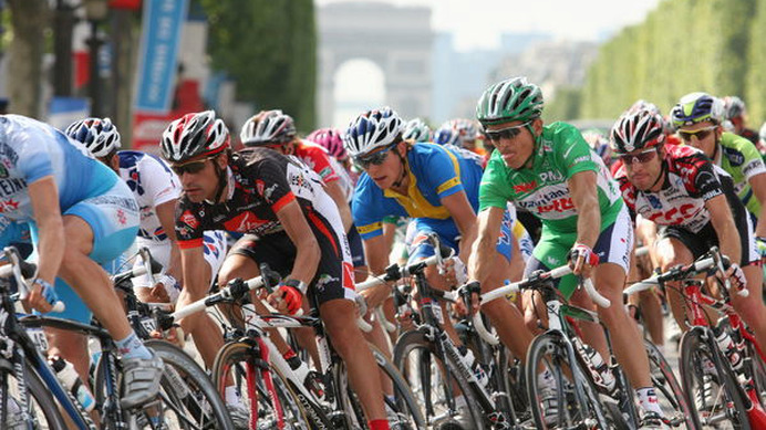 　06年ツール・ド・フランスの総合優勝者に繰り上がることが9月21日に決定したスペインのオスカル・ペレイロ（30＝ケスデパーニュ）が、10月15日にスペインの首都マドリッドで総合優勝の称号である黄色いリーダージャージ、「マイヨジョーヌ」を授与される。大会主催者