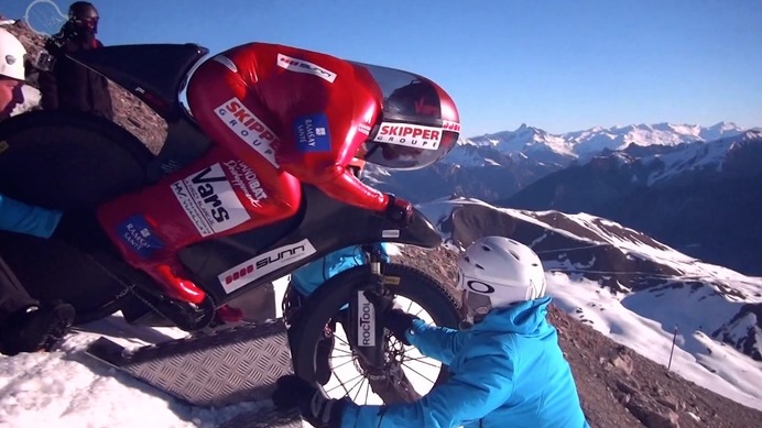 自転車MTB】223.30km/hの世界新記録！雪山ダウンヒル  CYCLE やわらか 