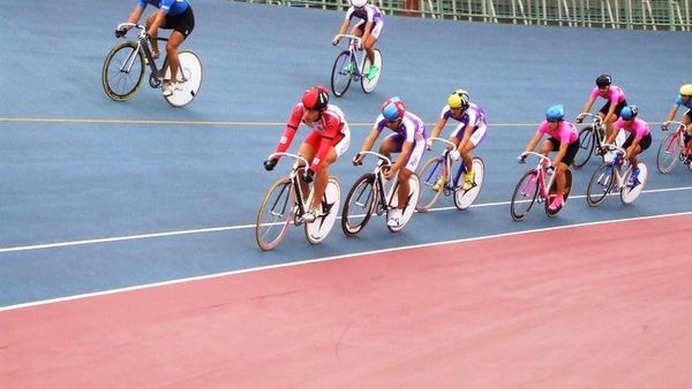 　第43回全日本学生自転車競技新人戦・東日本大会が10月14日に神奈川県・平塚競輪場で開催され、学連登録2年目までの選手110名が参加した。同西日本大会は同日、滋賀県・大津びわこ競輪場で開催された。