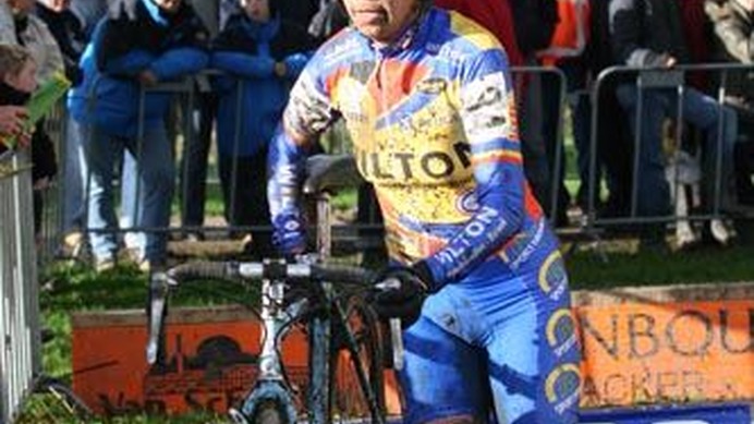 　ウィンターシーズンに開催されるシクロクロスのワールドカップ第3戦が、11月11日にオランダのパイナッカーで開催され、豊岡英子が24位、荻島美香が25位になった。以下はオランダを拠点として自転車競技を続ける荻島のレースレポート。