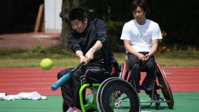元甲子園球児を招いて車椅子ソフトボール体験練習会実施