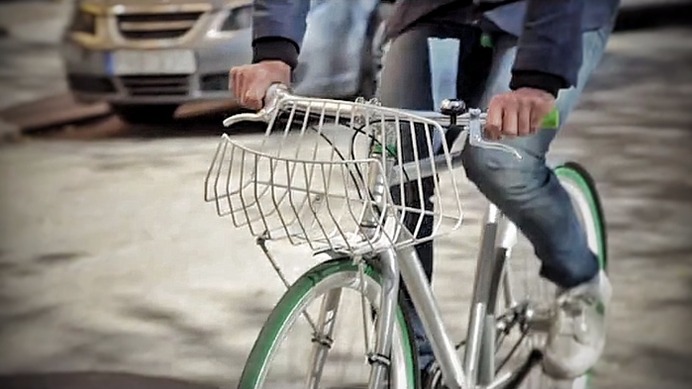 北欧デザインのバスケットが魅力、スマート自転車「velosophy」