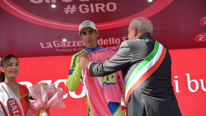 2015年ジロ・デ・イタリア第6ステージ、アルベルト・コンタドール（ティンコフ・サクソ）がマリアローザ