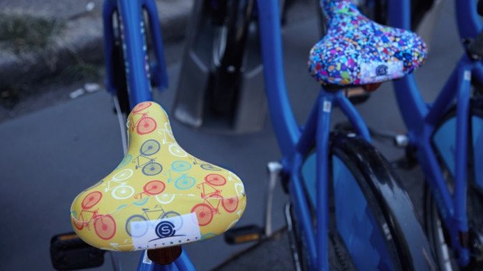 梅雨のサドル保護にも…自転車を個性的に彩るサドルカバー「CitySeat」
