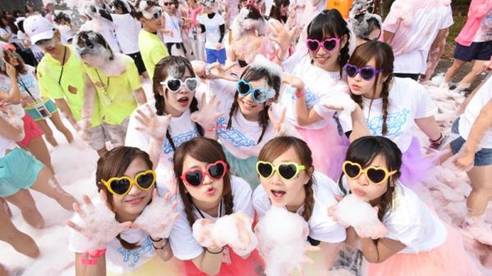 泡まみれで走る「バブルラン2015 in大阪」、プレミアエントリー5月28日から