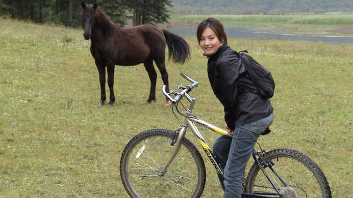 　女優・北川えりさんのコラム「タイヤがあればどこまでも」の第4回を公開しました。このコラムでは、元自動車教習所教官という経歴をもつ乗り物大好きタレント北川さんが、女性ならではの視点で自転車を語ってくれます。