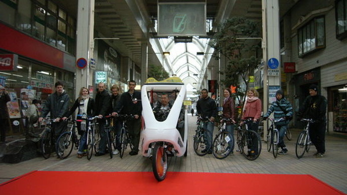 　新潟市で10万円前後のクロスバイクをレンタルする「スマートクルーズ」貸し自転車システムが4月1日にスタートした。用意された自転車は街中を軽快に乗り回すことができる高級車。5月に新潟市で開催される主要国首脳会議・労働相会合に参加する各国の自転車を集めた。