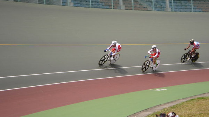 　第28回アジア・ジュニア自転車競技選手権大会は4月13日、奈良県営競輪場でトラックレース4日目を迎え、ジュニア男子マディソンで日本チームとしてペアを組んだ野口正則（17）と元砂勇雪（17＝ともに奈良・榛生昇陽高）が2位に入った。