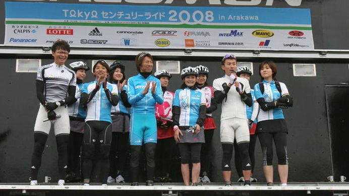　5月10日に荒川サイクリングコースで開催された「TOKYOセンチュリーライド2008 in荒川」に多彩なゲストが登場した。元F1レーサーで冒険家の片山右京、日本人プロとして唯一ツール・ド・フランスに出場した経験を持つ今中大介、プロトライアスロンコーチの青山剛、快適