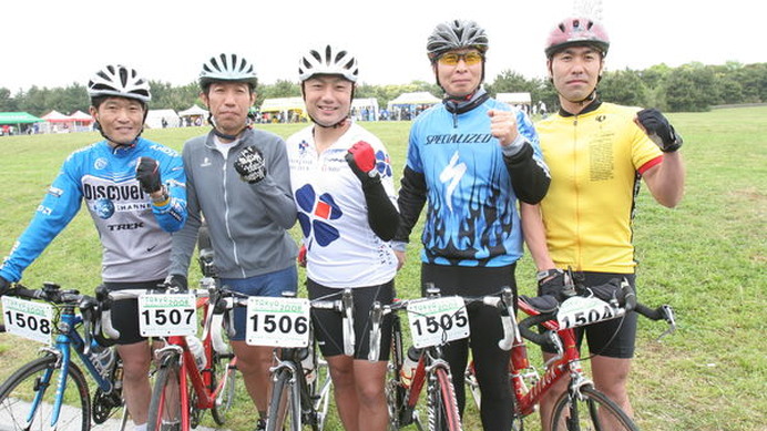 　5月10日に葛西臨海公園～志木秋ヶ瀬さくら草公園間の80kmで行われた自転車ロングライド大会の「TOKYOセンチュリーライド2008 in荒川」に、普段は大会コースに近いエリアで路線バスを運転する国際興業のバス運転手5人が参加。全員が完走するとともに、「健康」や「エコ