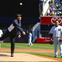 松井秀喜、ヤンキース開幕戦で始球式…大歓声に迎えられる