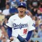 【MLB】「ほんとにSUGOI！」山本由伸、オールスター初出場をロッカールームで指揮官が発表→同僚らから祝福受ける