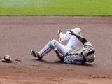 パイレーツの韓国人内野手が大ケガ…ゲッツー崩しで負傷 画像