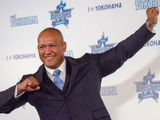 DeNA・ラミレス新監督、ドラフト1位指名の駒大・今永昇太投手に指名あいさつ 画像