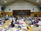 熊本地震、長期化する避難生活…「車中泊」が命取りに 画像