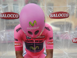 【ジロ・デ・イタリア14】レース途中の自転車交換はあるがヘルメットまで替えるなんて 画像