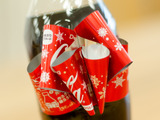 コカ・コーラが「リボンボトル」を展開…さっそく試してみました 画像