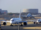 成田国際空港、航空機発着回数が5年連続で過去最高を更新…2016年度上期 画像