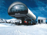上屋が膜素材でできたスキー場リフトのターミナル製品化 画像