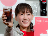 綾瀬はるか、コカ・コーラで乾杯…新成人へのメッセージ「ワクワクすることをして」 画像