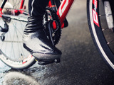 風雨から足元を守る自転車用シューズカバー「サイクルレインシューズカバー」発売 画像