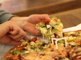 ドミノ・ピザ新商品「クワトロ・アボタコハニー」を食べてみた 画像