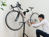 サンワダイレクト、高さと角度を調節できる「自転車メンテナンススタンド」発売 画像