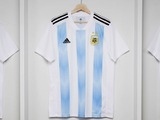 ピクセル柄で祝125周年！アルゼンチン代表がW杯に向けた新ユニフォームを発表 画像