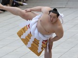「相撲は最後」元大関・琴光喜との熱戦を制した朝青龍、今度こそ悔いなく土俵を降りる 画像