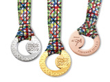 東京マラソンの金メダル、銀メダル、銅メダルを公開 画像